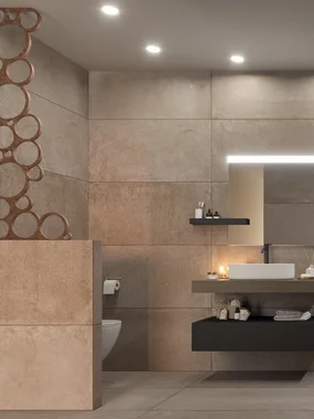 Bagno moderno con piastrelle beige, doccia e lavabo