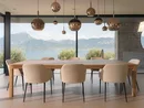 INTERIOS. Il tuo studio di interior design. Sala da pranzo moderna con lampade sferiche e vista sul lago e sulle montagne